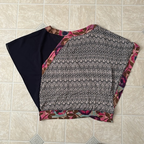 Vanessa Virginia Pattern Top - Picture 2 of 2